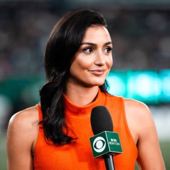 headshot, Caroline Hendershot