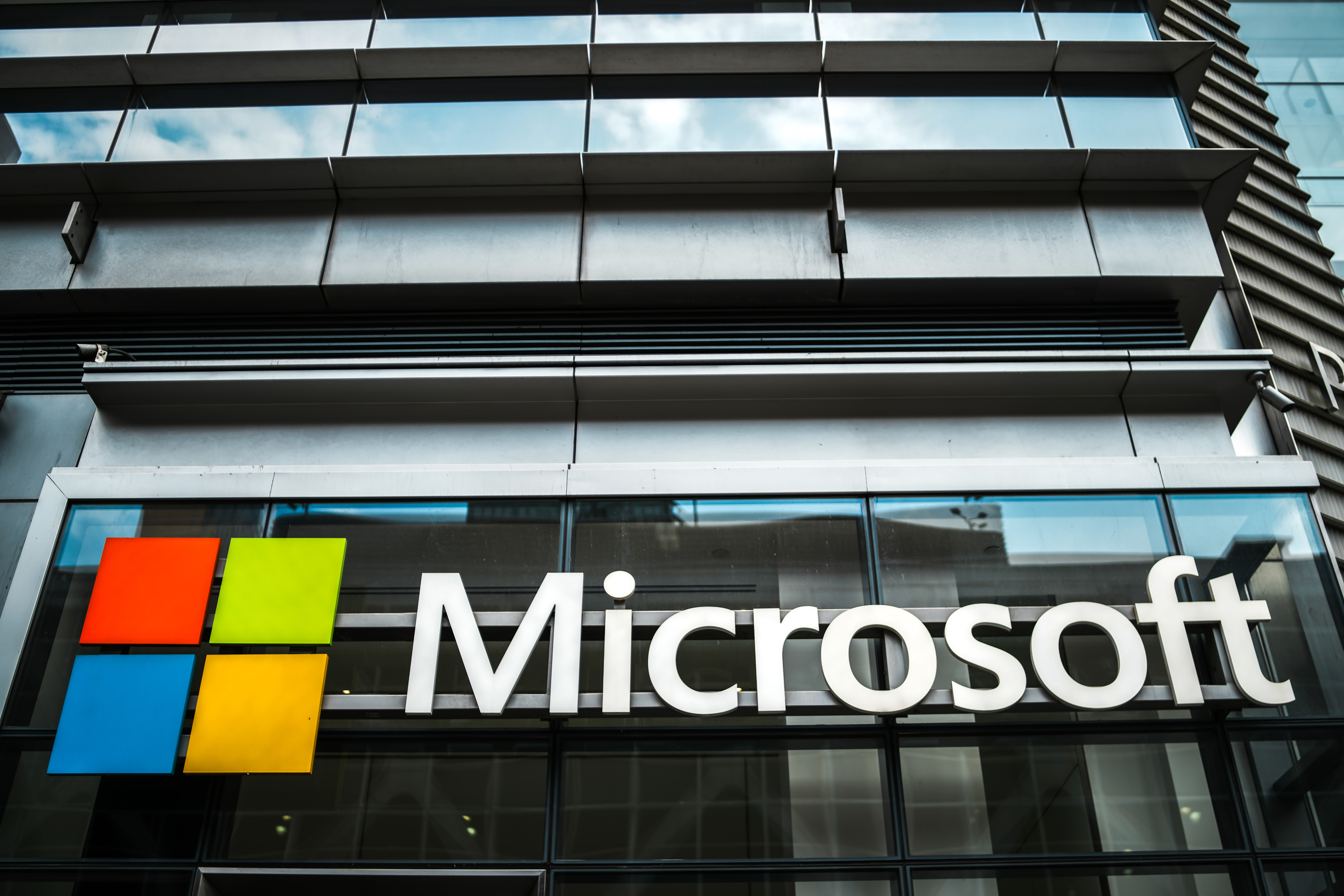 Microsoft is officially killing its Outlook Lite app next month